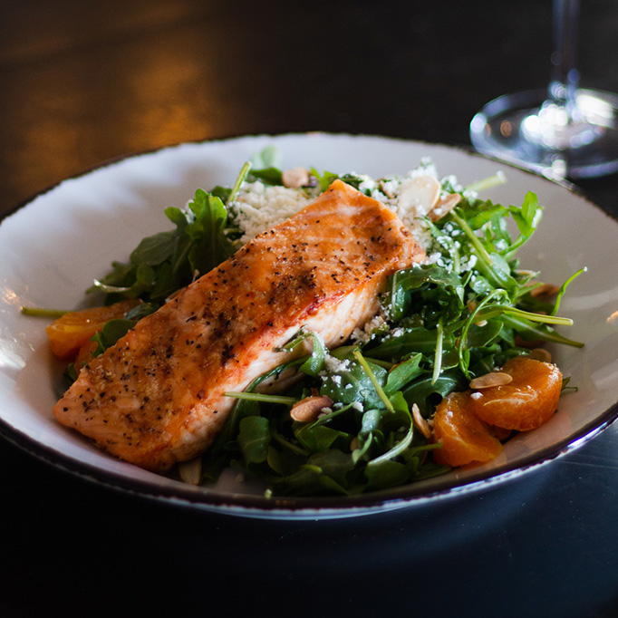 avocado salad with steak